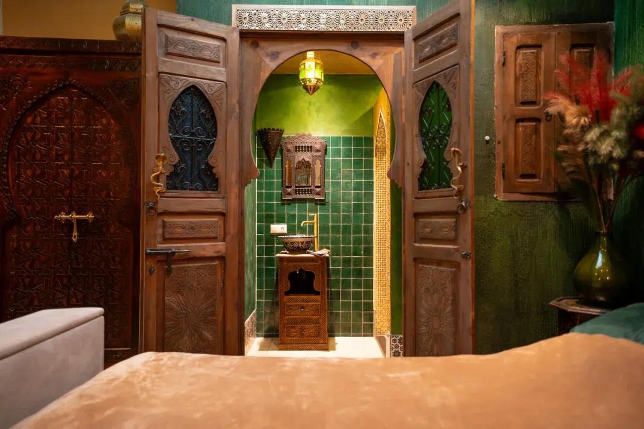 Agraba, 1001 Nights Lomm
